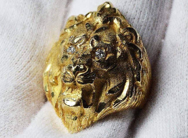 Elvis' 14kt gold Lion head ring