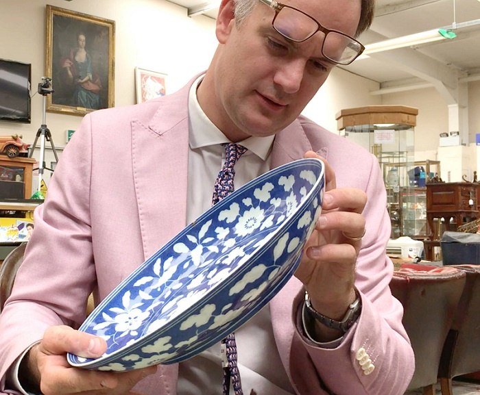 Auctioneer Charles Hanson spotted the bowl during a routine valuation visit to a London home 