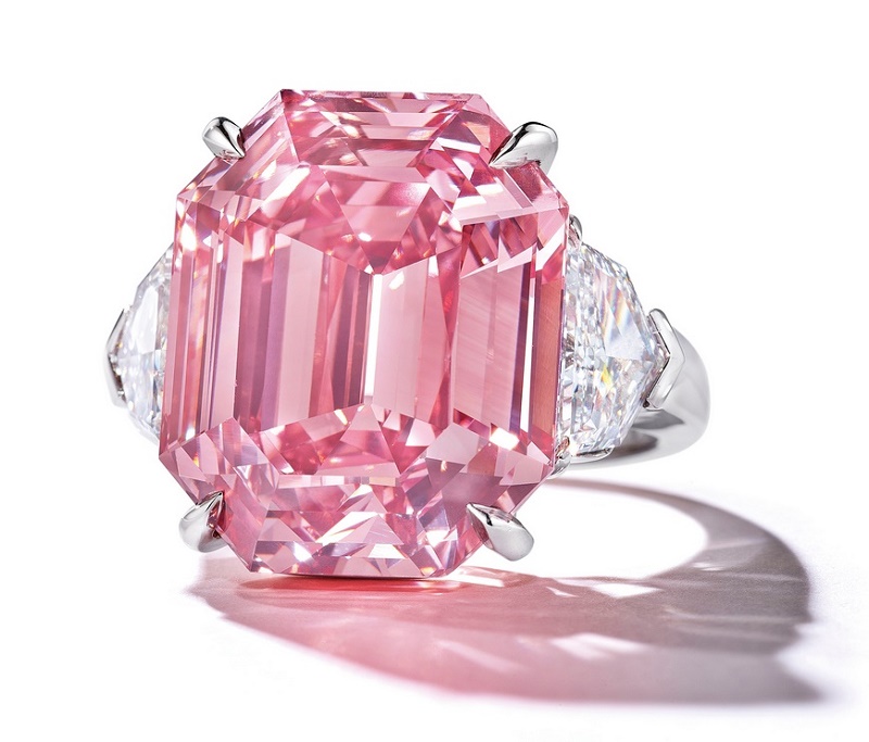 The 18.96-carat diamond sold for $50 million, setting a record price of $2.637 million per carat 