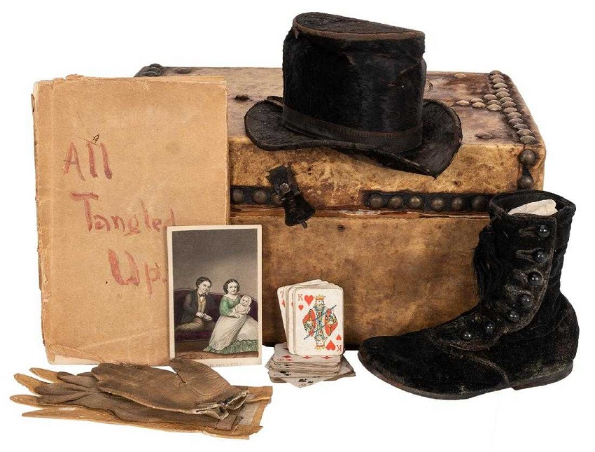 Tom and Lavinia Thumb's travelling suitcase