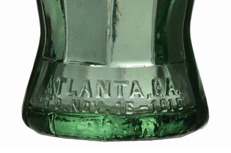 The base of the bottle bears the date November 15, 1915, just one day before the famous design was patented.