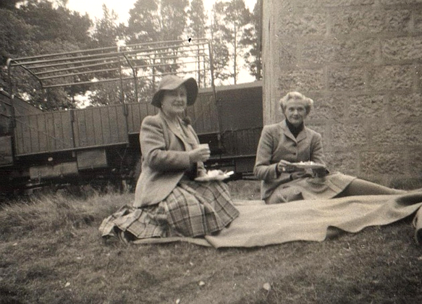 The Queen Mother and Daphne Du Maurier relaxing at a picnic