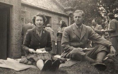 The unseen photos up for auction depict the Queen and the royal family in a relaxed setting
