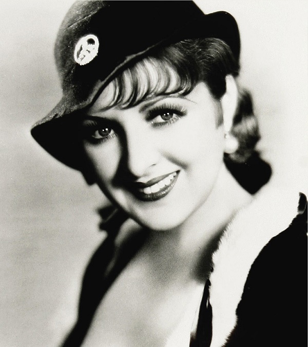 Billie Dove began her career on Broadway as a member of the
Ziegfeld Follies stage revue.