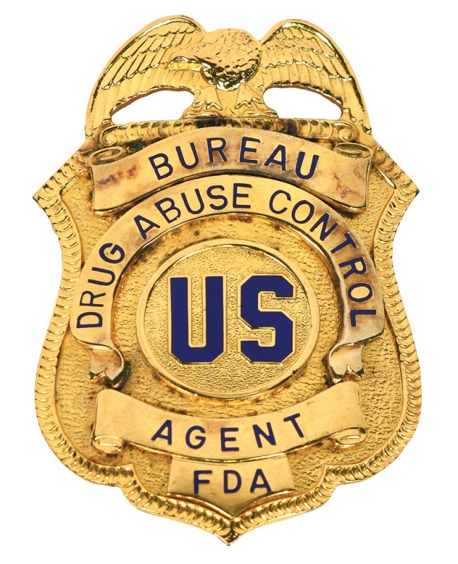 Elvis received the FDA Bureau of Drug Abuse Control badge from an agent in 1970, and later gave it to his friend and bodyguard Sonny West.