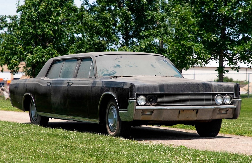 Elvis Presley's 1967 Lincoln Continental Executive Limousine