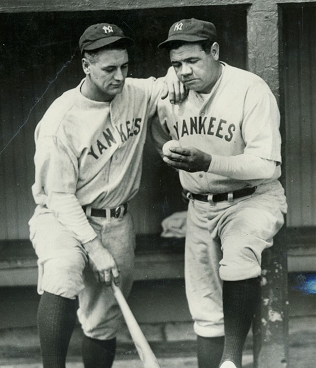 Babe Ruth shows teammate Lou Gehrig his 500th home run ball, in a 1929 press photograph (Image: SCP Auctions)