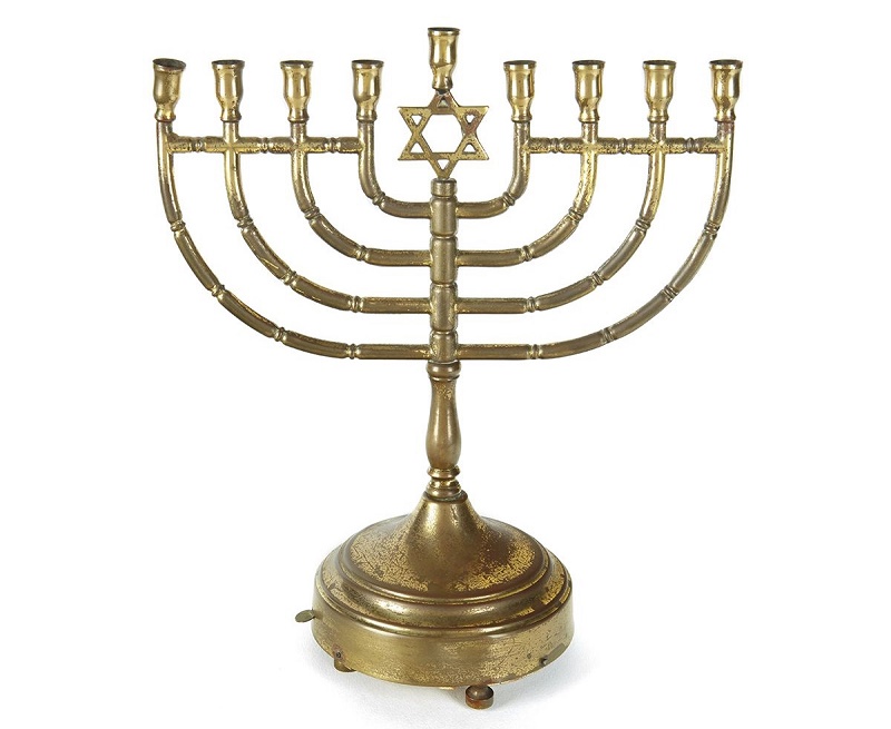 Marilyn Monroe's Menorah, gifted to her by the parent of Arthur Miller upon her conversion to Judaism in 1956 (Image: Kestenbaum & Company)