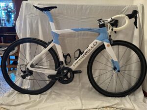 Pinarello Dogma F12 given to the Pope.