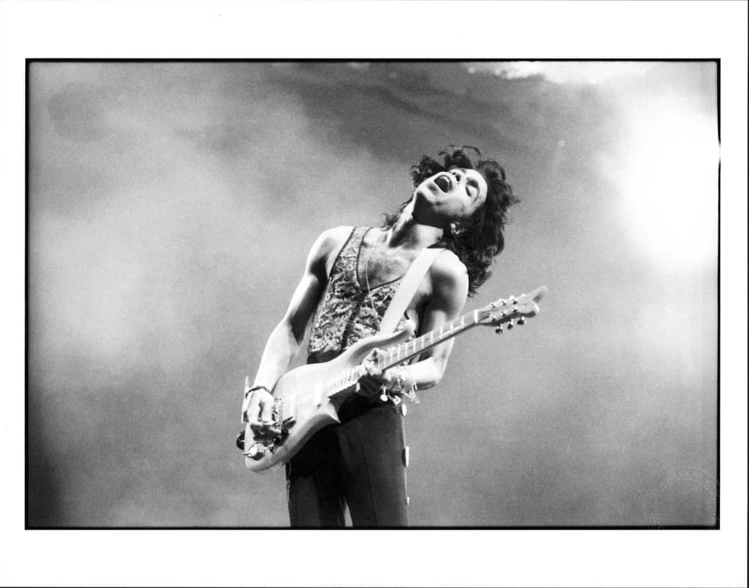 Prince plays the Cloud 3 guitar