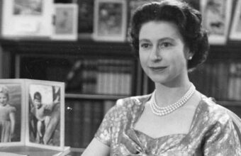 1950s photographic portrait of Queen Elizabeth II of the UK.