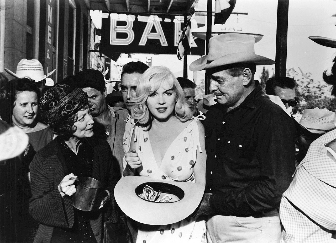 Marilyn Monroe with Clark Gable and other cast members of The Misfits.