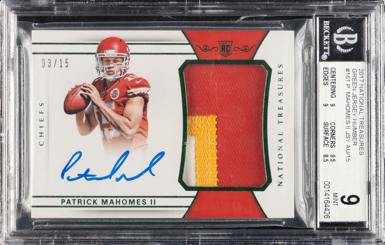 Patrick Mahomes 2017 National Treasures Rookie Patch Autograph Green card