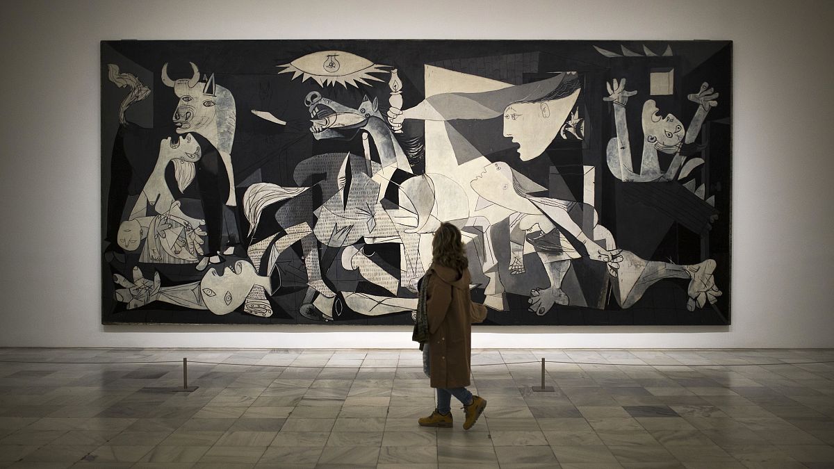 Museo Reina Sofía Guernica gallery installation