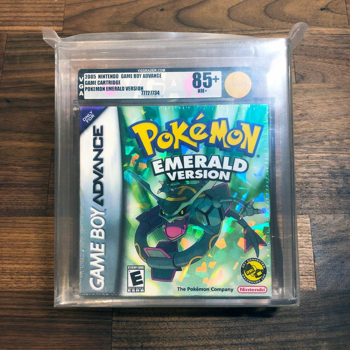 Pokémon Emerald Version Game Boy Advance retail box
